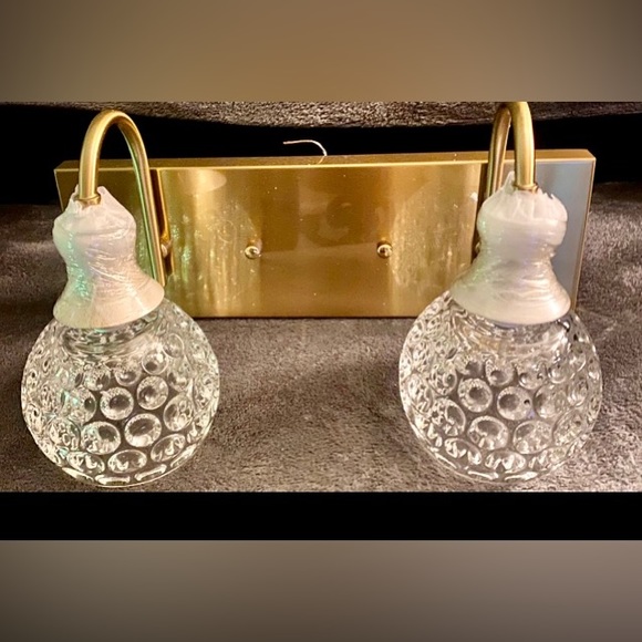 VANITY LIGHT DUAL CRYSTAL LIGHTS GOLD FINISH - Picture 1 of 9